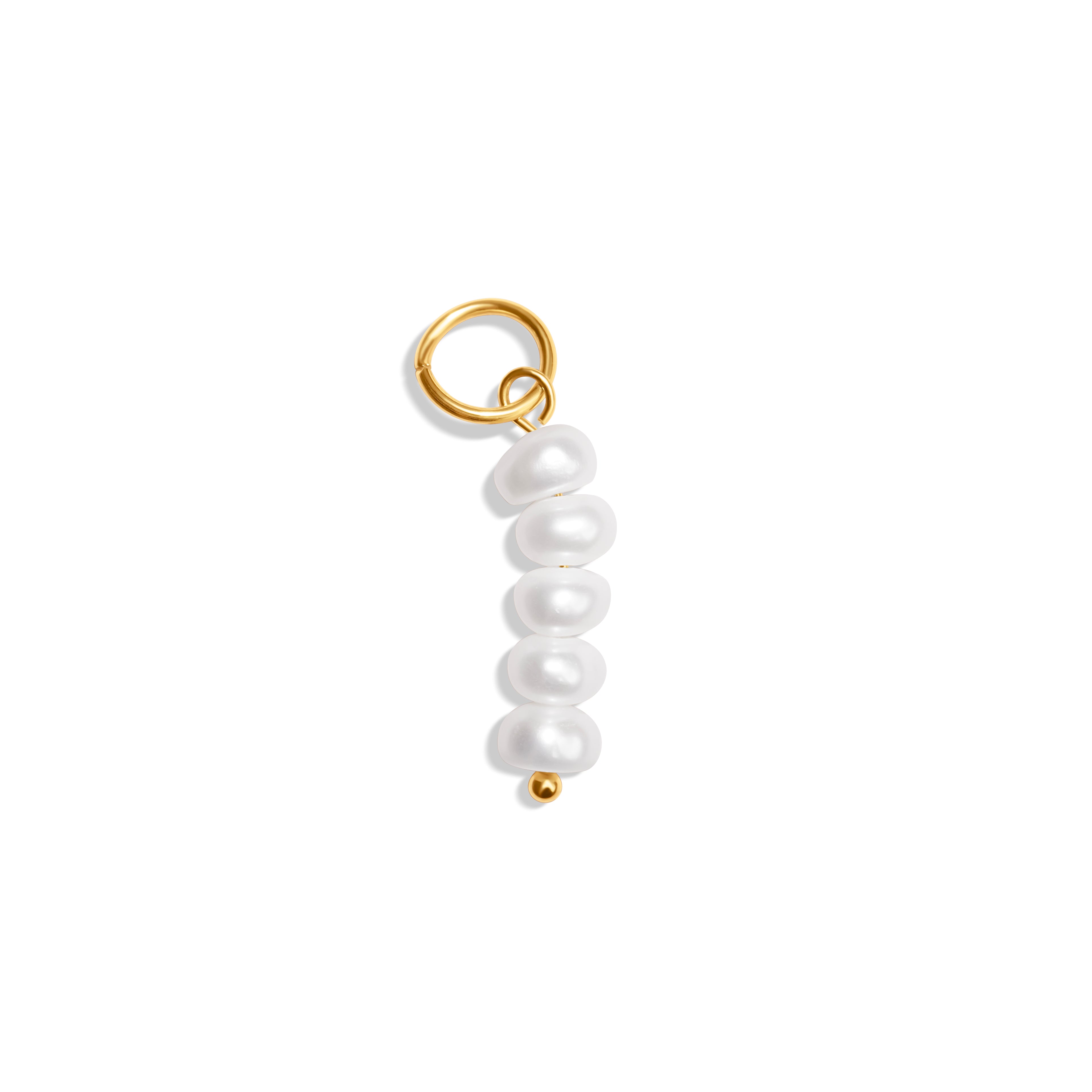 Charm mit fünf übereinander gereihten Süßwasserperlen und goldfarbenem 18K vergoldetem Edelstahlring, eleganter Perlenanhänger.