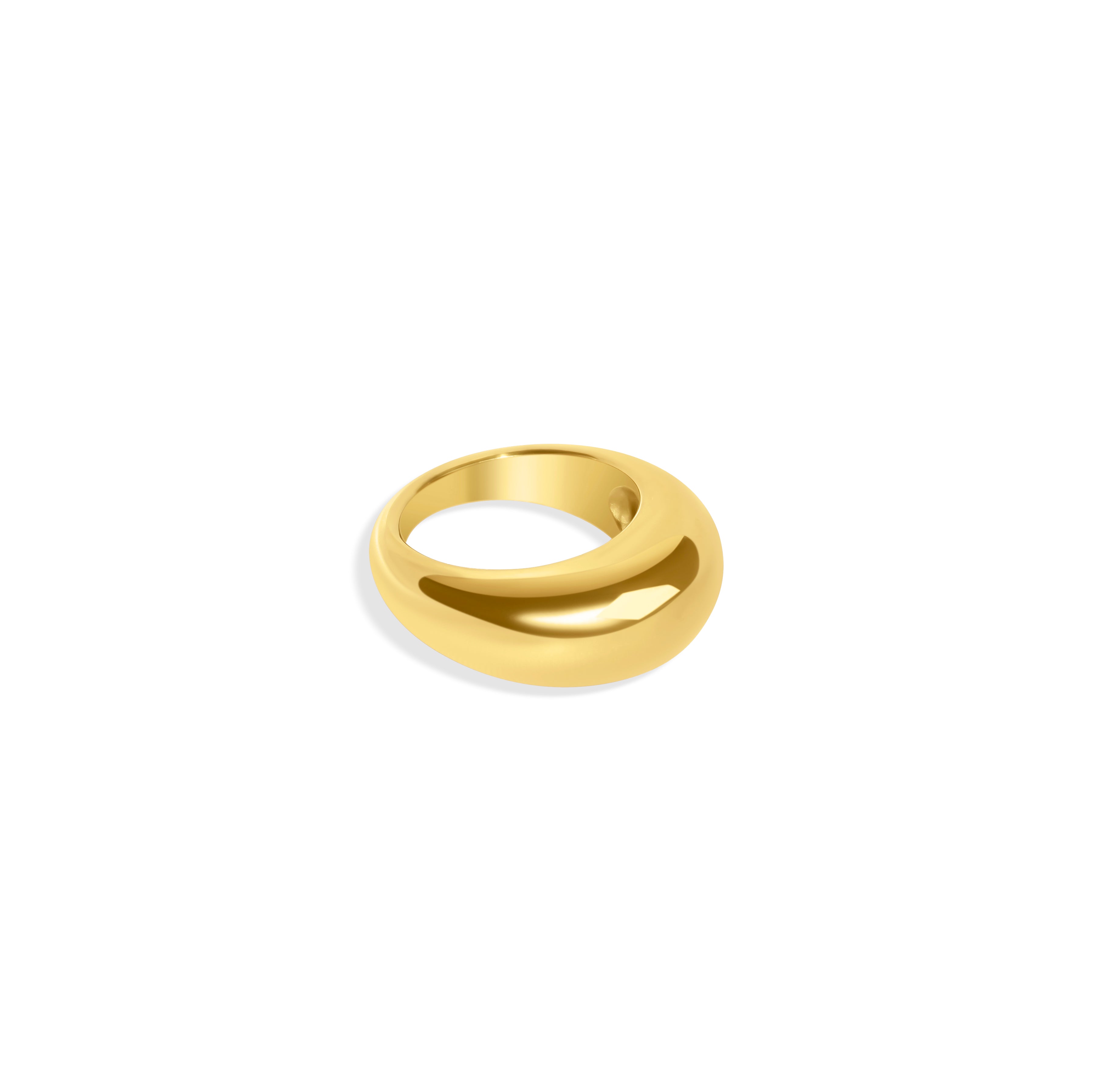 Schlichter, breiter Edelstahl-Ring mit 14K-Vergoldung und glänzender Oberfläche.