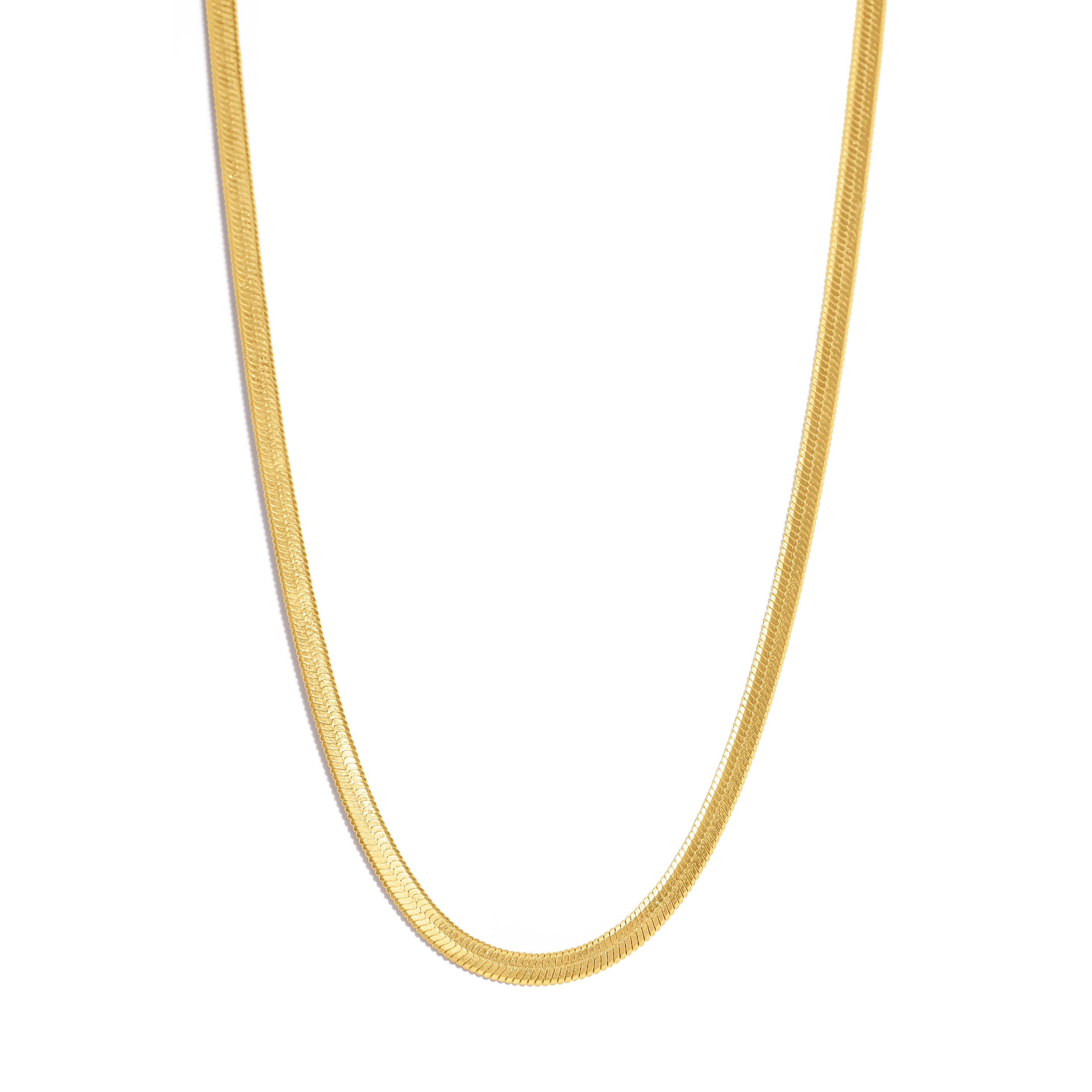 Feine Schlangenkette aus 14K vergoldetem Edelstahl mit geschmeidigem, flachen Verlauf – moderner Klassiker, ideal zum Layern oder solo tragen.