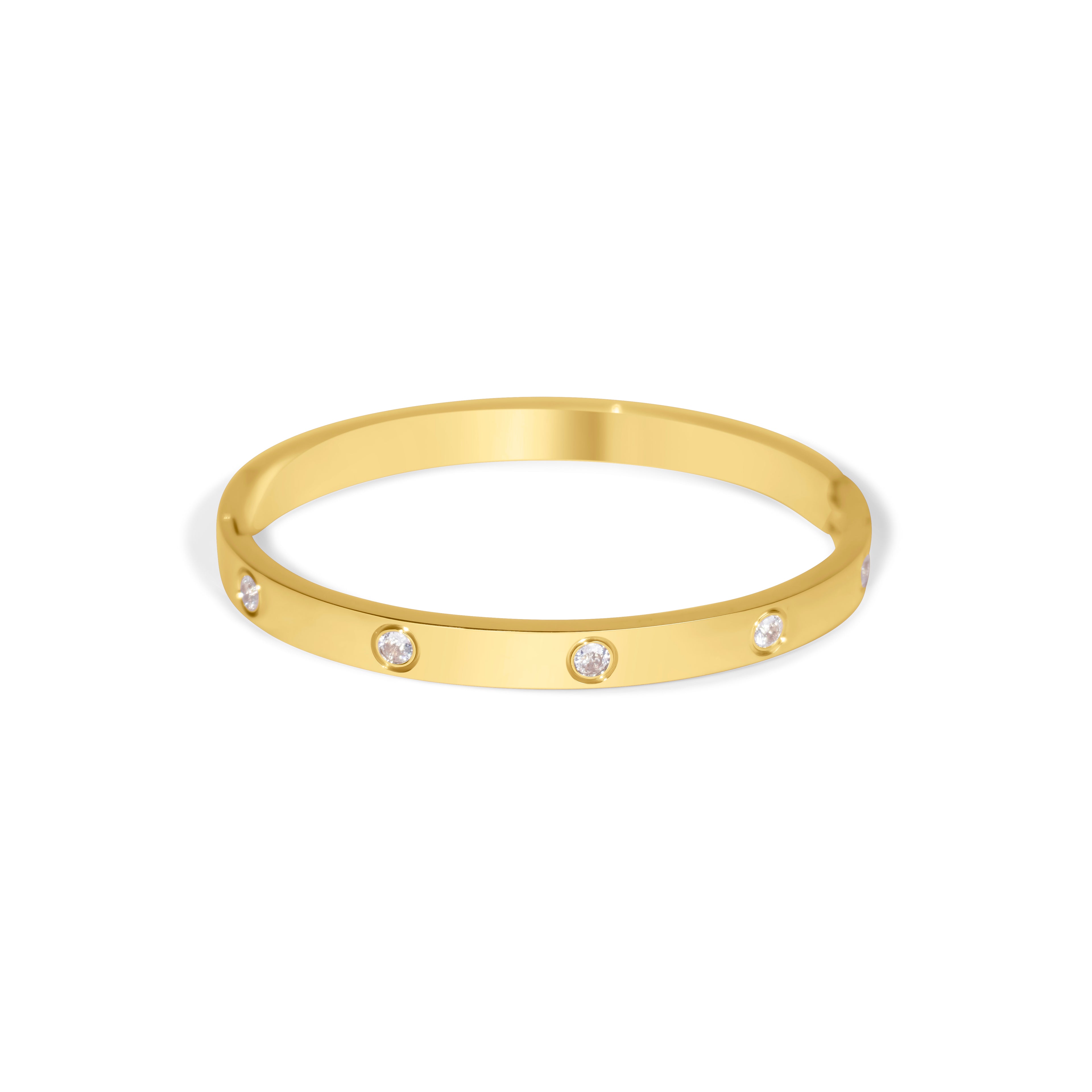 Eleganter Armreif aus 14K vergoldetem Edelstahl mit funkelnden, gleichmäßig eingefassten Zirkonia-Steinen auf glatter, hochglanzpolierter Oberfläche – zeitlos und vielseitig kombinierbar.
