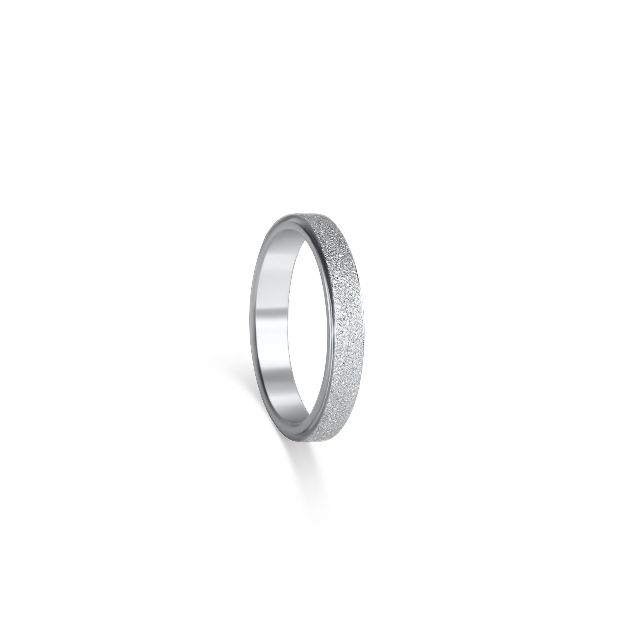 Schmaler Edelstahlring in Silberoptik mit matter, leicht strukturierter Oberfläche – schlicht, elegant und perfekt für den minimalistischen Stil.